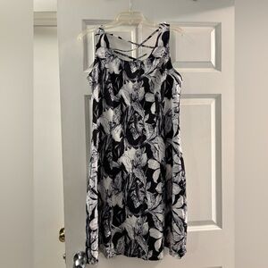Sheilay‎ Elegant Strapless Black and White Cross-back Dress
